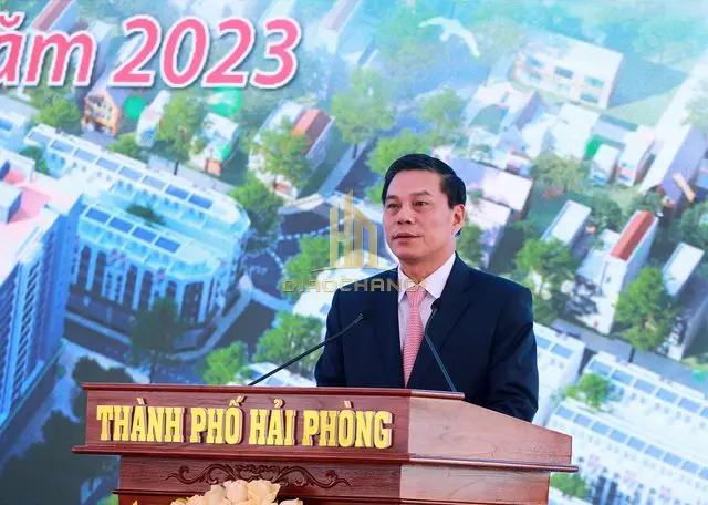 Chủ tịch UBND TP. Hải Phòng Nguyễn Văn Tùng cho biết nhờ duy trì tốc độ phát triển kinh tế cao, Thành phố có điều kiện quan tâm đầu tư, xây dựng chung cư mới để thay thế toàn bộ 205 chung cư cũ với gần 8.100 hộ gia đình đang sinh sống 